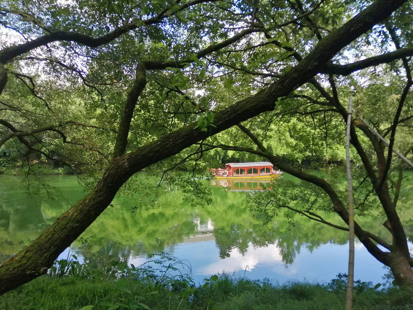 收到的普通發(fā)票，開票方紅沖了(等同作廢了），我還不知道